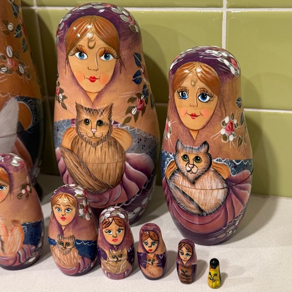 Cat Lady Vintage Hand Painted Wood Nesting Dolls - Woman Holding Cat (10 Dolls) - Picture 8 of 8